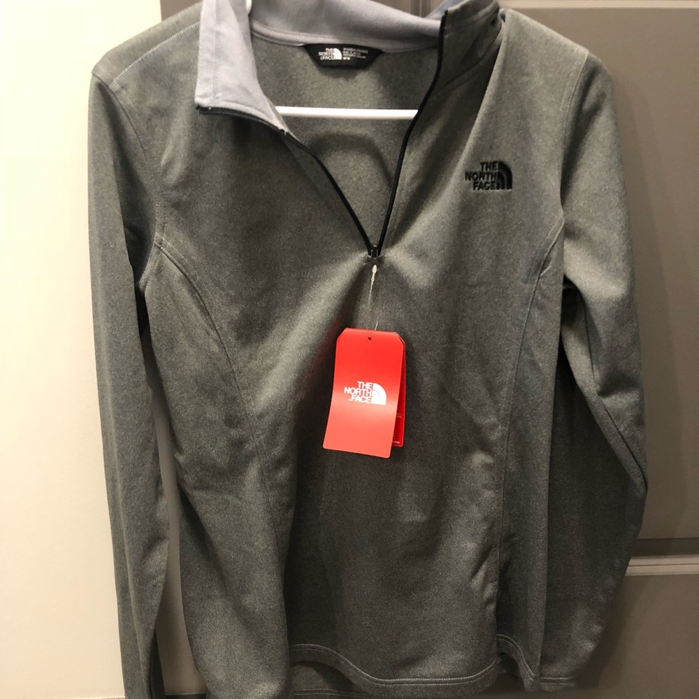 Women’s north face pullover